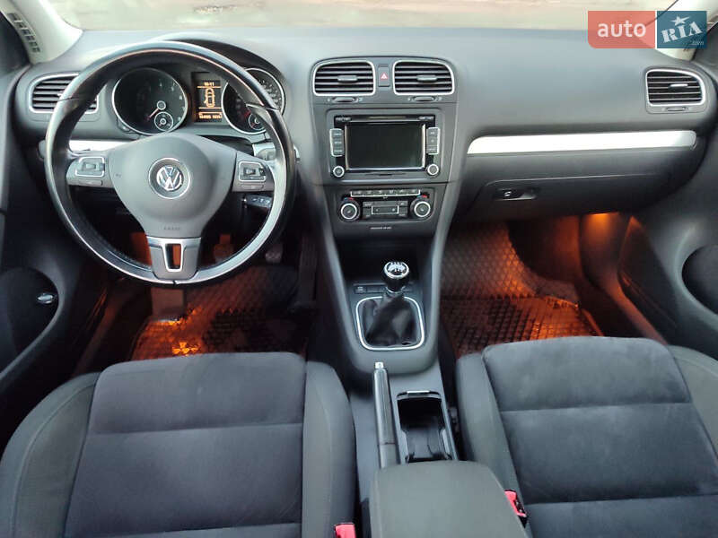 Хетчбек Volkswagen Golf 2010 в Луцьку