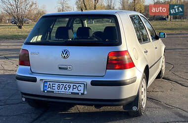 Хэтчбек Volkswagen Golf 2001 в 