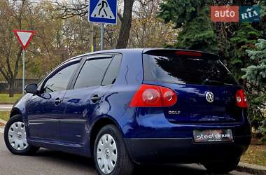 Хэтчбек Volkswagen Golf 2004 в Николаеве