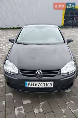 Хэтчбек Volkswagen Golf 2005 в Виннице