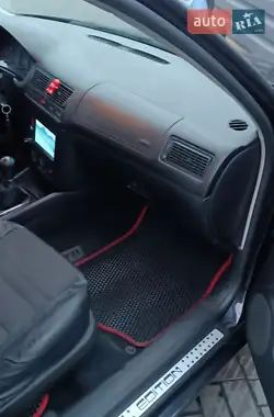 Volkswagen Golf 2003