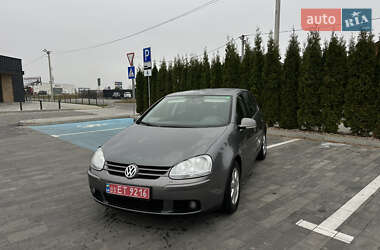 Хэтчбек Volkswagen Golf 2004 в Луцке