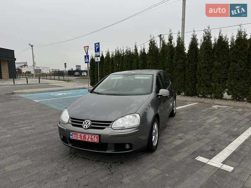 Хетчбек Volkswagen Golf 2004 в Луцьку