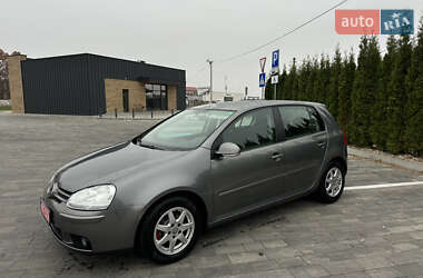 Хетчбек Volkswagen Golf 2004 в Луцьку