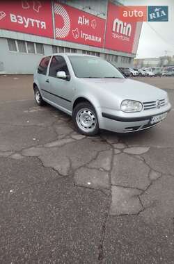 Хетчбек Volkswagen Golf 2003 в Києві