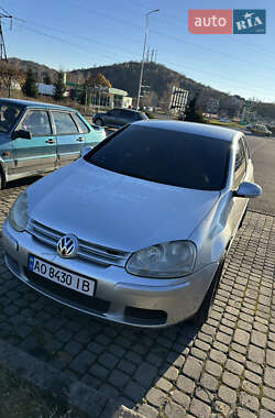 Хетчбек Volkswagen Golf 2004 в Мукачевому