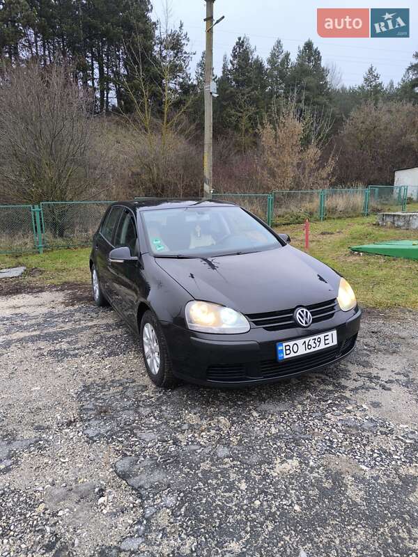 Хетчбек Volkswagen Golf 2003 в Тернополі