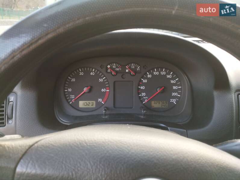 Хетчбек Volkswagen Golf 2000 в Яремчі