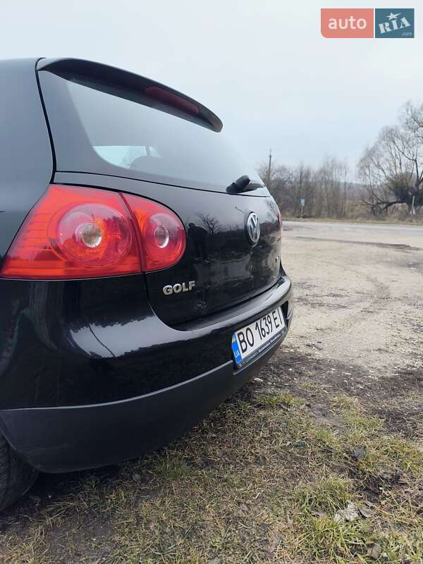 Хетчбек Volkswagen Golf 2003 в Тернополі