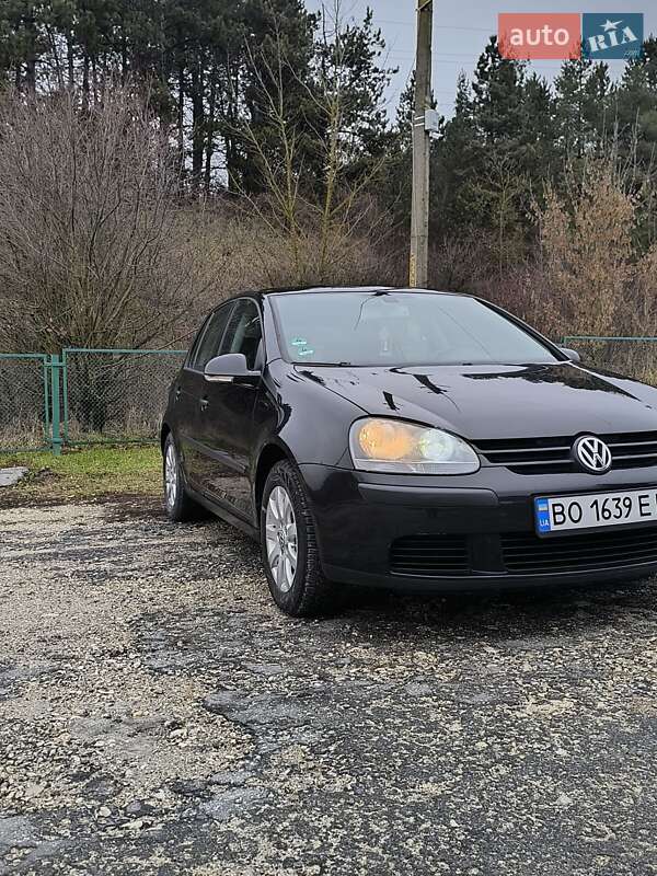 Хетчбек Volkswagen Golf 2003 в Тернополі