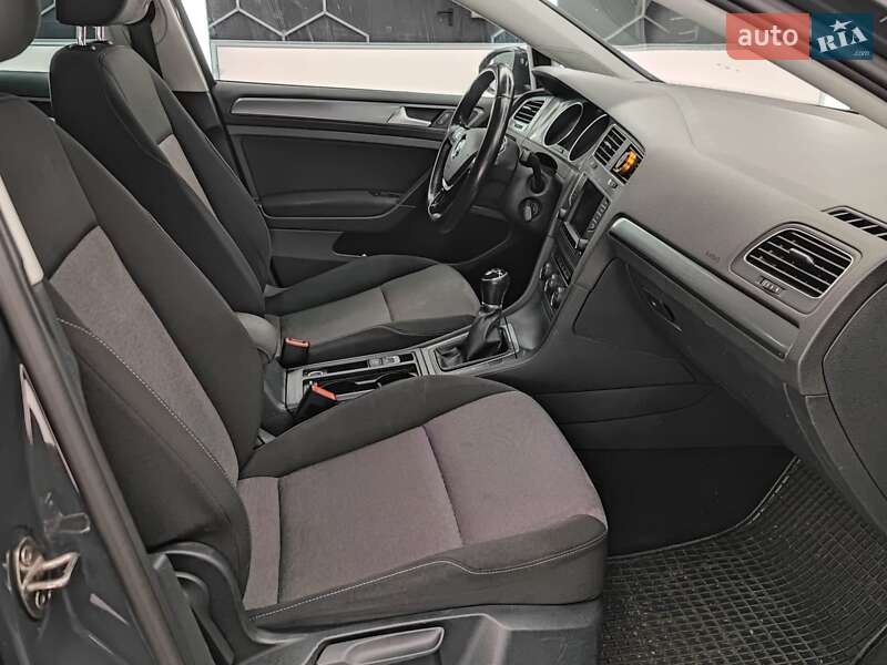 Універсал Volkswagen Golf 2016 в Києві