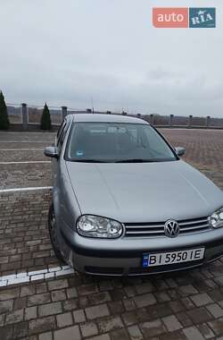 Хэтчбек Volkswagen Golf 2002 в 