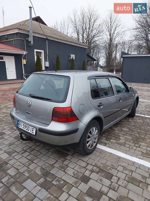 Хетчбек Volkswagen Golf 2002 в Оржиці