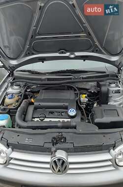 Хетчбек Volkswagen Golf 2002 в Оржиці
