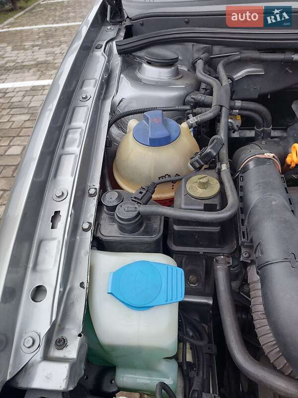 Хетчбек Volkswagen Golf 2002 в Оржиці