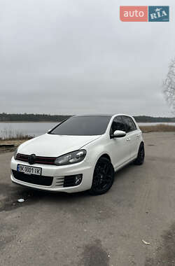 Хэтчбек Volkswagen Golf 2011 в Сарнах