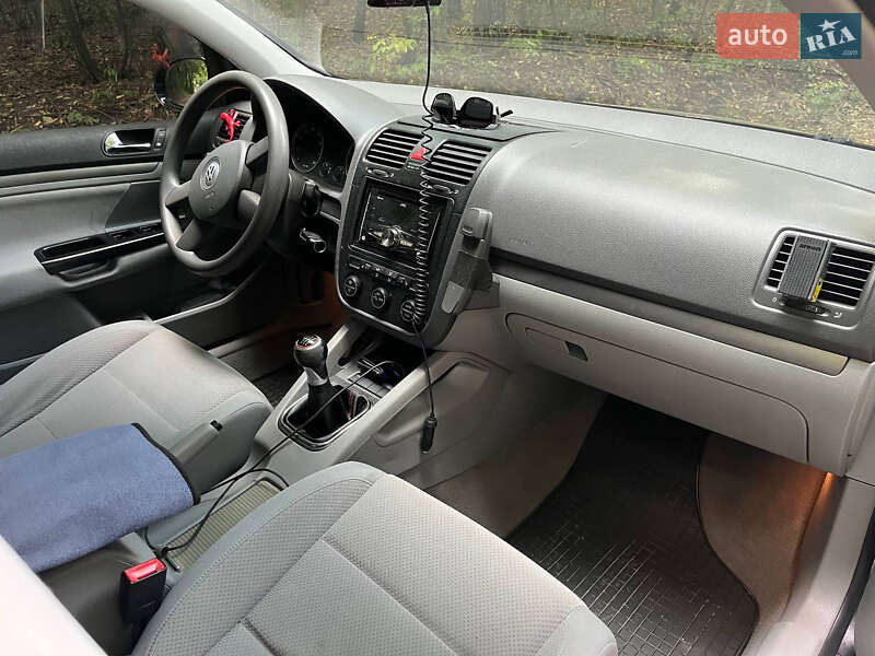 Хетчбек Volkswagen Golf 2003 в Новій Ушиці