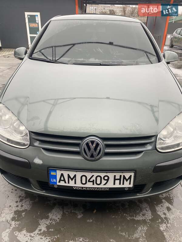 Хетчбек Volkswagen Golf 2003 в Ружині
