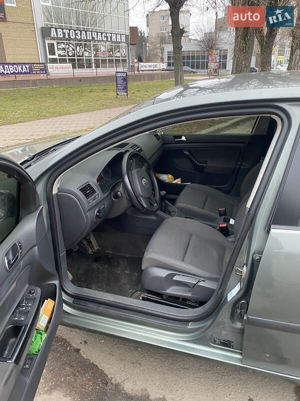 Хетчбек Volkswagen Golf 2003 в Ружині