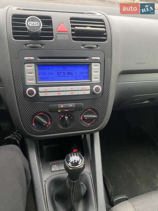 Хетчбек Volkswagen Golf 2003 в Ружині