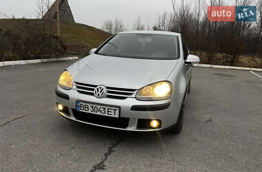 Хэтчбек Volkswagen Golf 2003 в Звягеле