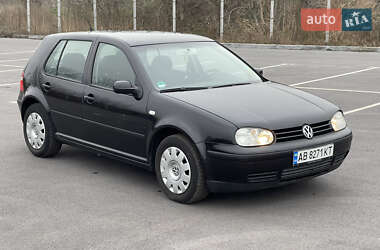 Хэтчбек Volkswagen Golf 2003 в Виннице