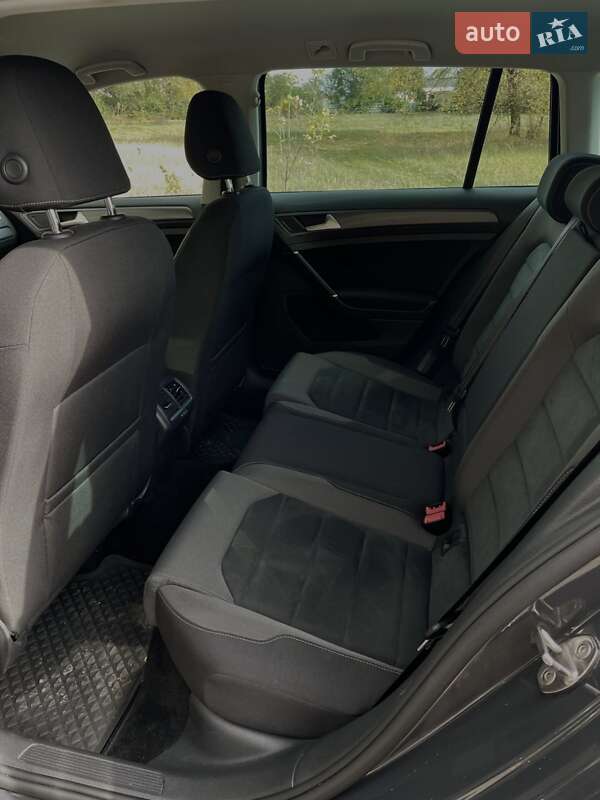 Універсал Volkswagen Golf 2019 в Києві