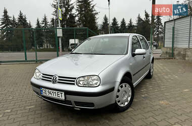 Хетчбек Volkswagen Golf 2002 в Чернівцях