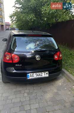 Хэтчбек Volkswagen Golf 2005 в Днепре