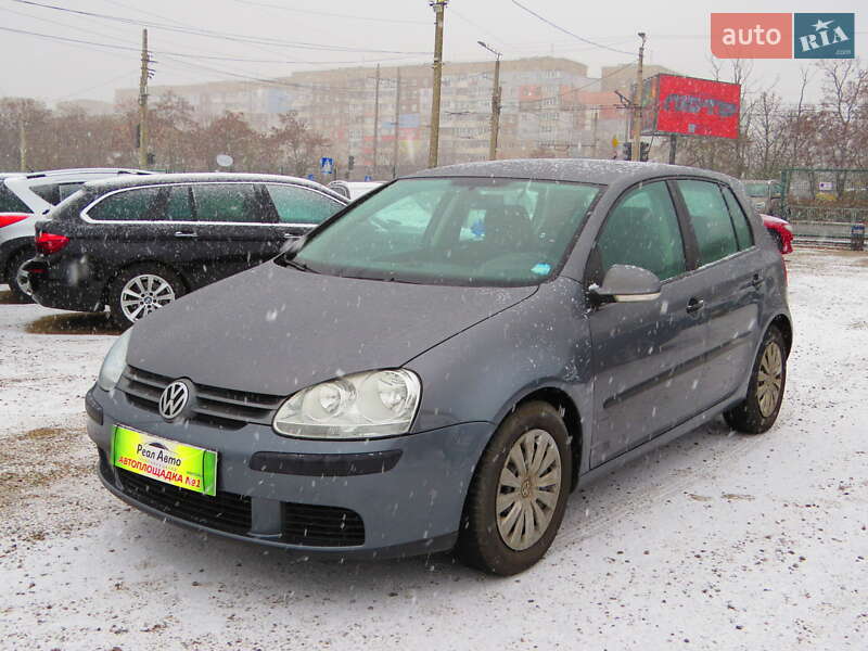 Хэтчбек Volkswagen Golf 2005 в Кропивницком