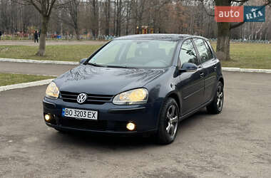 Хэтчбек Volkswagen Golf 2004 в Ровно