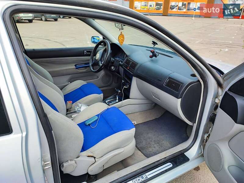 Хетчбек Volkswagen Golf 1999 в Житомирі