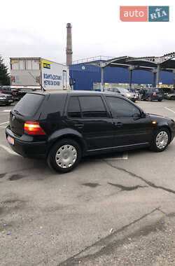 Хэтчбек Volkswagen Golf 2003 в 