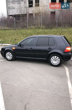Хэтчбек Volkswagen Golf 2003 в 