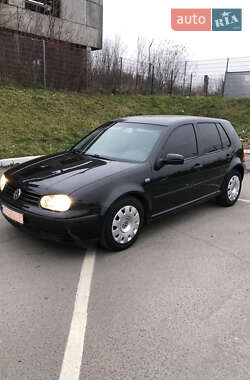 Хэтчбек Volkswagen Golf 2003 в 