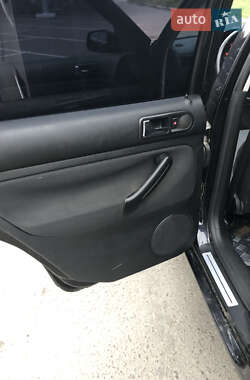 Хэтчбек Volkswagen Golf 2003 в 