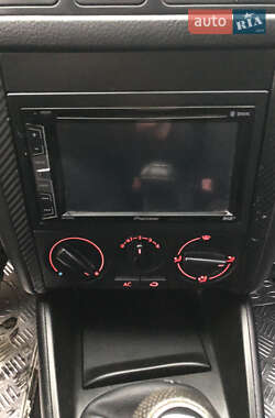 Хэтчбек Volkswagen Golf 2003 в 