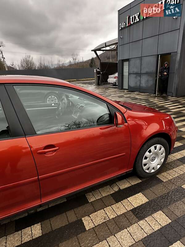 Хетчбек Volkswagen Golf 2006 в Сваляві