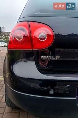 Хэтчбек Volkswagen Golf 2005 в Луцке