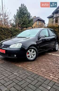 Хетчбек Volkswagen Golf 2005 в Луцьку