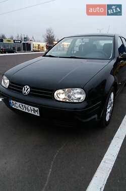 Хетчбек Volkswagen Golf 2001 в Луцьку