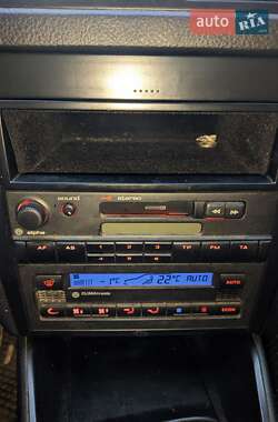Хэтчбек Volkswagen Golf 2000 в 