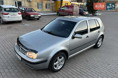 Хэтчбек Volkswagen Golf 2002 в Ровно