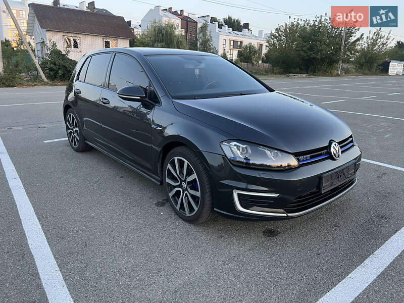 Хетчбек Volkswagen Golf 2014 в Києві