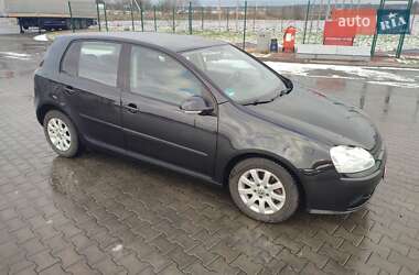 Хэтчбек Volkswagen Golf 2005 в Киверцах