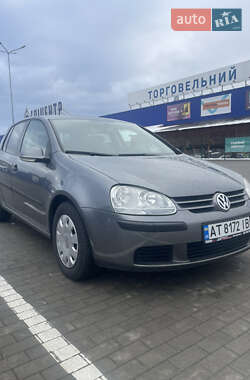 Хэтчбек Volkswagen Golf 2005 в Калуше