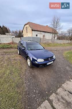 Универсал Volkswagen Golf 2004 в Мостиске