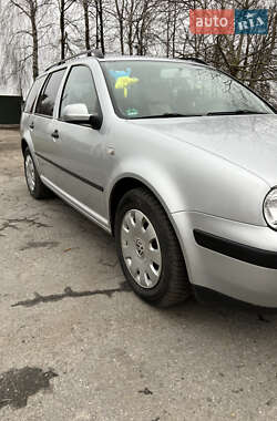 Універсал Volkswagen Golf 2001 в Кореці