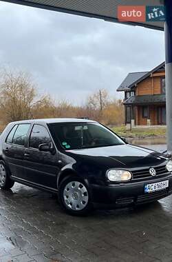 Хетчбек Volkswagen Golf 2000 в Дубні