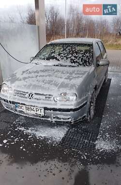 Хетчбек Volkswagen Golf 1998 в Стрию